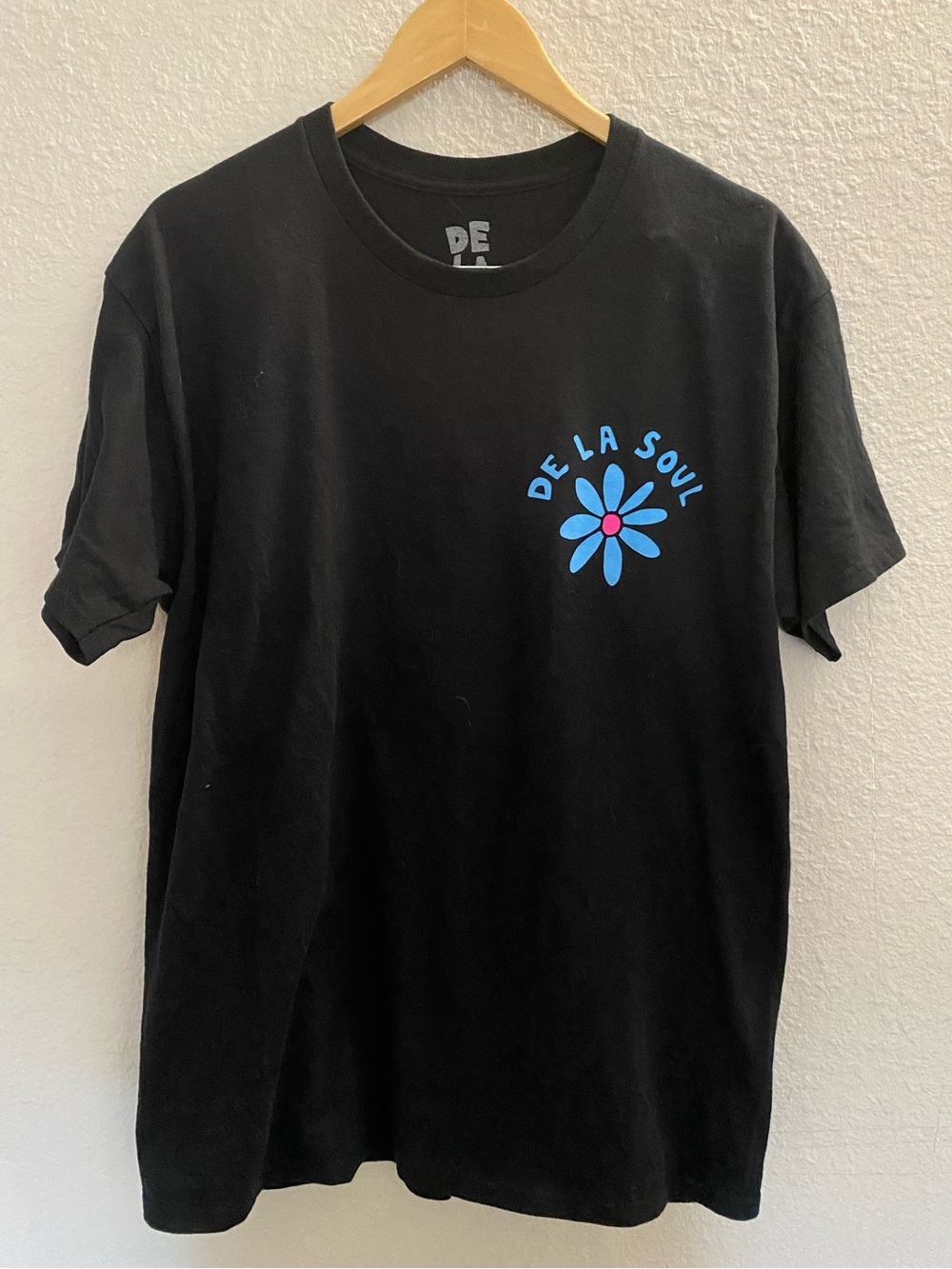 De La Soul Transmitting Live Stage Black Graphic Tee with Blue Daisy Large